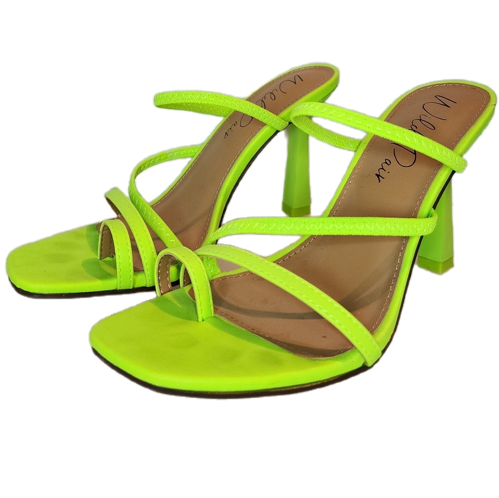 Wild Pair Lime Green Citron Lenore Strappy Heels Sandals 3" Size 5.5